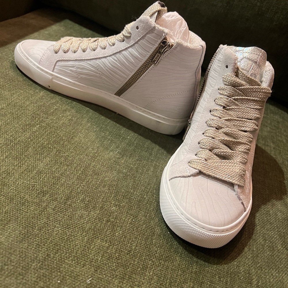 P448 WOMEN'S STAR WHITE ZEBRA HIGH TOP SNEAKER